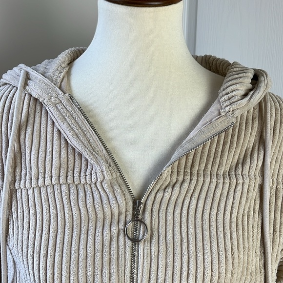 HYFVE Cropped Jacket - Picture 2 of 12